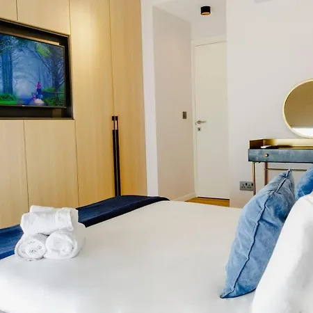 Designer Sea View In Location Lejlighed