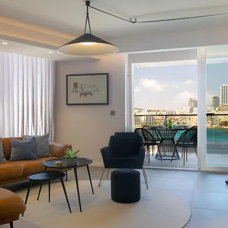 Designer Sea View In Location