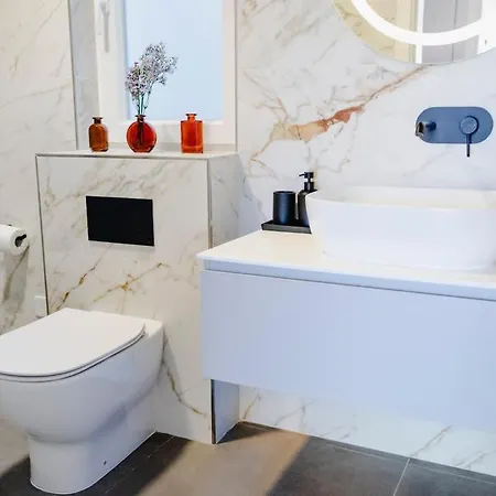 Апартаменты Designer Sea View In Location